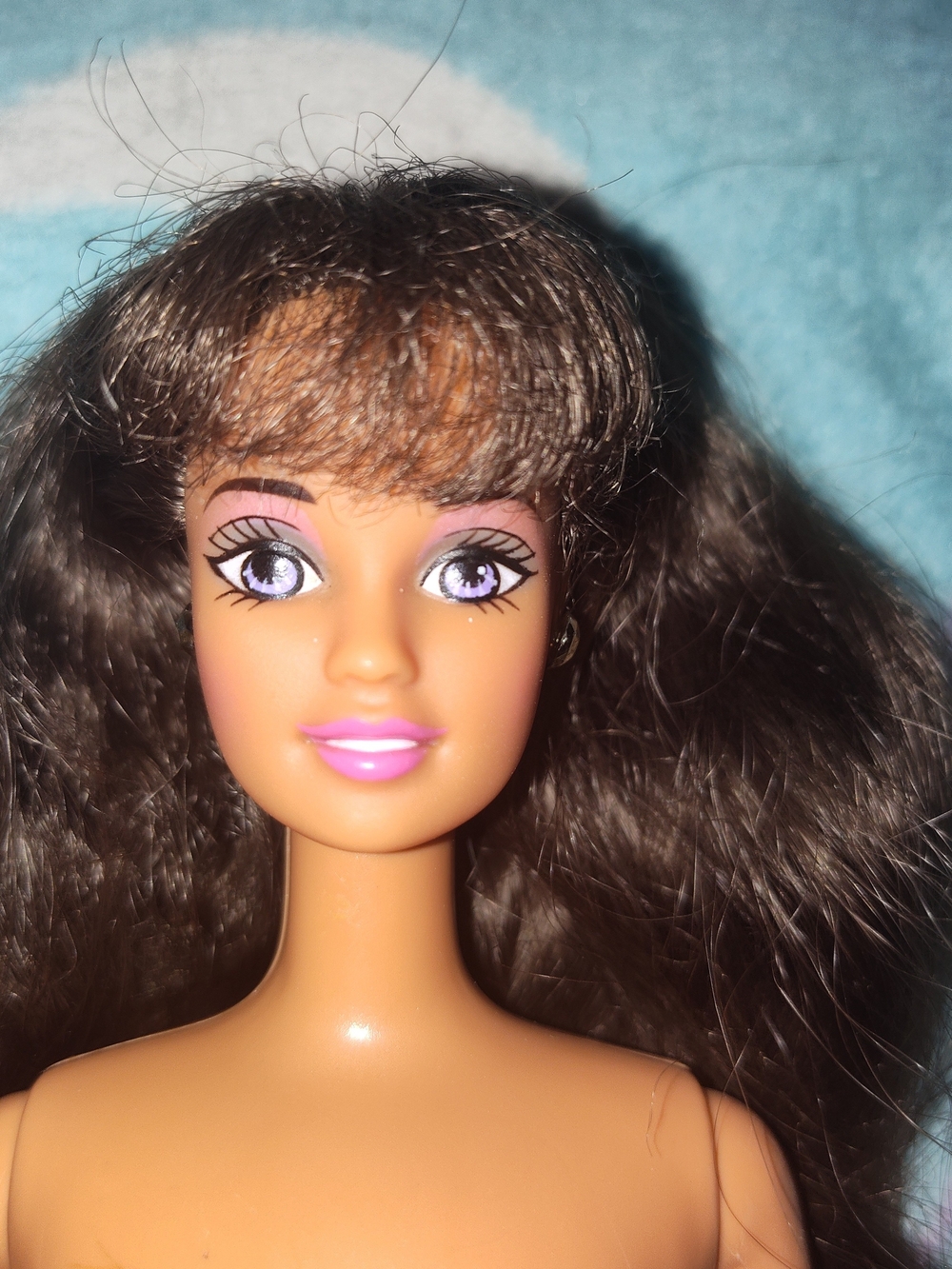 Vintage Barbie Doll with Dark Brown Hair and Pink Lips - Picture 4 of 15